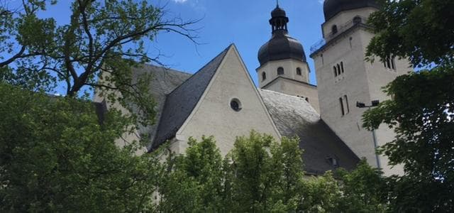 Die Johanniskirche in Plauen ziert in diesem Jahr das Spitzenfestabzeichen