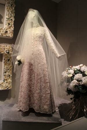 Die Spitze der Eleganz – Hubert de Givenchy in Calais - Hochzeitskleider