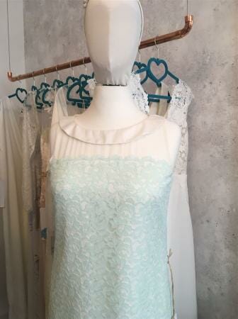 Hochzeitskleid als Etuikleid mit einem Hauch 50s Charme