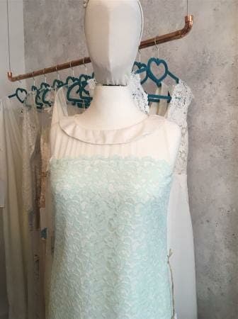 Hochzeitskleid als Etuikleid mit einem Hauch 50s Charme