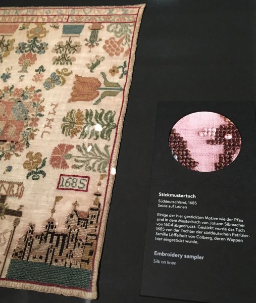 History in Fashion - 1500 Jahre Stickerei in der Mode im Grassimuseum in Leipzig